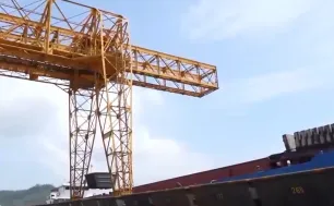 Quảng Ninh sáng tạo, tranh thủ từng phút khôi phục cuộc sống sau bão lũ