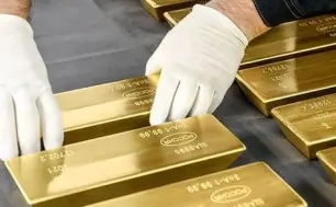 Ngóng tin từ Fed, giá vàng tiếp tục tăng cao