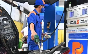 Giá xăng tăng trở lại sau gần một tháng