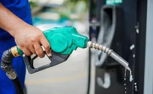 Giá xăng tiếp tục tăng