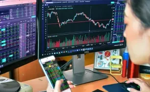 Thị trường chứng khoán chờ “sóng” cuối năm