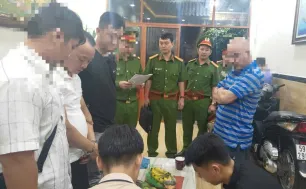 Người bán cháo lòng “nổ” là Cục phó C02 lừa “chạy án”