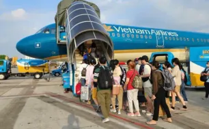 Bí quyết "sinh tồn" khi bay mùa lễ Tết: Đừng để hành trình thành nỗi ám ảnh
