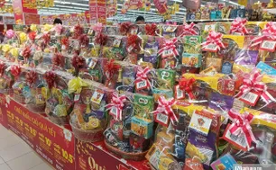 Giỏ quà Tết lên kệ sớm, hàng bình dân chiếm ưu thế
