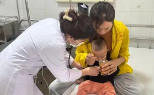 Cảnh báo tình trạng rối loạn tiêu hoá gia tăng ở trẻ sau Tết