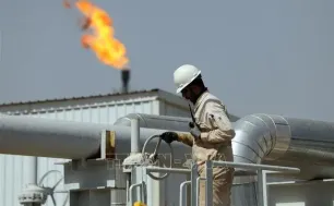 OPEC+ xem xét hoãn tăng sản lượng dầu vào tháng 4