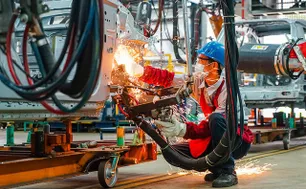 Quyết tâm phấn đấu tăng trưởng kinh tế năm 2025 đạt 8,3 - 8,5%