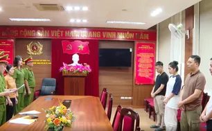 Nóng: Khởi tố bắt tạm giam Quang Linh Vlogs và Hằng Du Mục