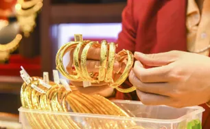 Giá vàng thế giới tăng nhẹ trở lại nhờ lực cầu bắt đáy, nhà đầu tư chờ đợi dữ liệu kinh tế Mỹ