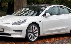 Tesla thử nghiệm dịch vụ gọi xe FSD trước khi ra mắt "Robot" Taxi vào mùa hè
