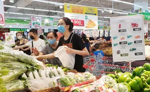 Để tăng trưởng GDP 8%, mỗi người dân và doanh nghiệp phải chi tiêu gấp rưỡi