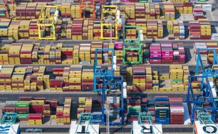 Mỹ sẽ áp thuế khác nhau cho từng quốc gia sau phán quyết của Tòa án Tối cao