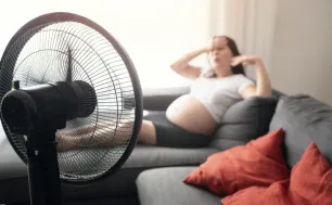 Cảnh báo biến chứng thai kỳ do nắng nóng cực đoan