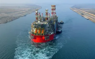 Kênh đào Suez dần khôi phục hoạt động