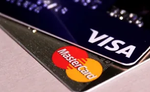 Visa và Mastercard tiếp tục rơi vào "tầm ngắm"
