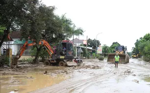 Cấp điện trở lại cho hơn 83.000 khách hàng vùng lũ Nghệ An