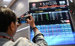 Nhiều thị trường chứng khoán đi lên cùng đồng Euro sau thỏa thuận Mỹ - EU
