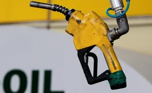 Giá xăng tăng, giá dầu giảm từ chiều nay (4/12)