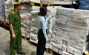 Hà Nội: Tạm giữ hơn 15,7 tấn xương lưng lợn đông lạnh hết hạn sử dụng