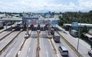 Chưa chuyển đổi tài khoản giao thông, hơn 3 triệu ô tô có nguy cơ "mắc kẹt" tại trạm thu phí