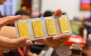 Giá vàng ngày 1/10: Vàng SJC bất ngờ lập đỉnh mới, chạm mốc 138 triệu đồng/lượng
