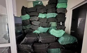 Chuyển hồ sơ vụ gần 5.800 sản phẩm giày dép giả mạo nhãn hiệu nổi tiếng sang cơ quan công an