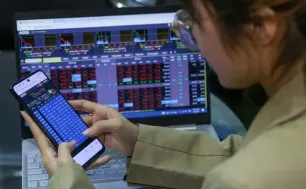 Dẫn vốn ngoại vào thị trường chứng khoán Việt