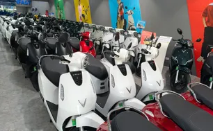 Xe máy điện “nóng dần” trước lộ trình hạn chế xe xăng