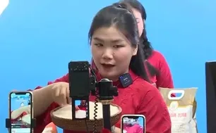 Doanh nghiệp Việt tự livestream bán hàng Tết để giữ thị phần