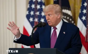 Tổng thống Mỹ kêu gọi áp trần lãi suất thẻ tín dụng 10%