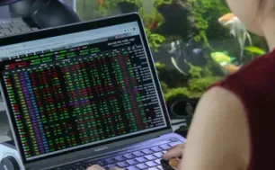 Giữ ổn định lãi suất trước áp lực chi phí leo thang