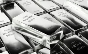 Giá bạc tăng mạnh, dòng tiền dần thận trọng