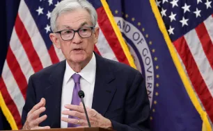 Fed giữ nguyên lãi suất