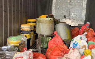 Phát hiện 2 tấn riềng xay bị trộn chất Vàng O