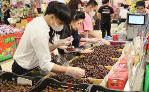 Chợ truyền thống vắng khách, “chợ Tết online” nhộn nhịp