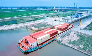 Miễn hàng loạt phí, lệ phí vận tải, tiếp sức cho doanh nghiệp