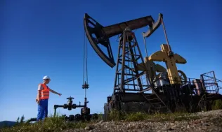 Người tiêu dùng Mỹ lo ngại giá nhiên liệu tăng