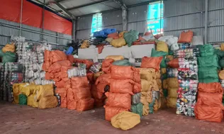 Phát hiện hơn 94 tấn quần áo không rõ nguồn gốc ở Hải Phòng