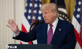 Tổng thống Mỹ kêu gọi áp trần lãi suất thẻ tín dụng 10%