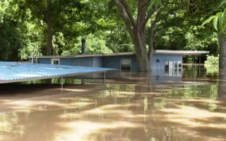Lũ lụt ở Texas: Lũ lụt nghiêm trọng "tấn công" bang Texas, Mỹ | VTV.VN