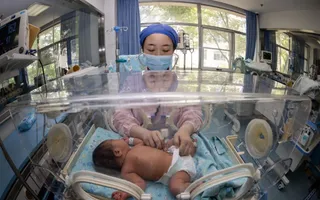 Trung Quốc yêu cầu các bệnh viện cung cấp gây tê ngoài màng cứng để khuyến khích sinh nở