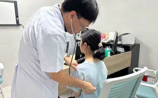 Nữ sinh 18 tuổi bị bánh xe ô tô cán trực tiếp qua vùng ngực được cứu sống kỳ diệu