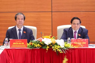 Đại hội Đảng bộ Chính phủ lần thứ I thảo luận tại tổ về các dự thảo văn kiện