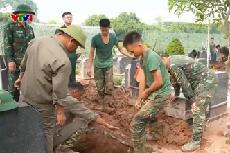 Những người lính đội nắng, miệt mài từng tấc đất để lấy mẫu ADN hài cốt liệt sĩ