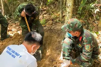 Bền bỉ tìm kiếm hài cốt liệt sĩ giữa mùa mưa bão
