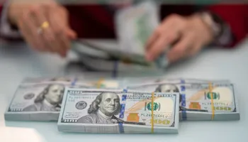 USD Chuyển Động Trái Chiều: Giá Bán Tại Việt Nam Tăng Vọt Dù Chỉ Số Toàn Cầu Giảm