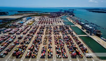 Việt Nam Xuất Siêu Gần 4,7 Tỷ USD Trong 5 Tháng Đầu Năm: Dấu Hiệu Tích Cực Giữa Mục Tiêu Tăng Trưởng Lớn