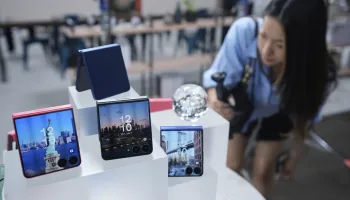 •	Galaxy "gập màn hình": Samsung khuấy đảo Unpacked với bộ ba máy gập mới & cơn lốc Ai Google