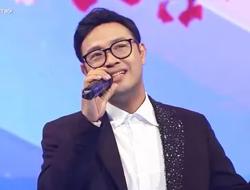 Bố Bình 'Cha tôi, người ở lại' hát Tình thơ khiến ai nghe cũng xao xuyến