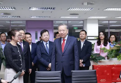 Party leader pays Tet visits to Vietnam Television, Voice of Vietnam